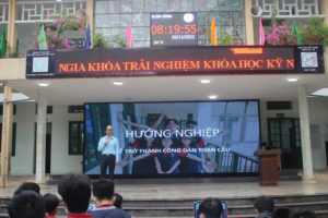 Chia sẻ câu chuyện hướng nghiệp cho học sinh THPT